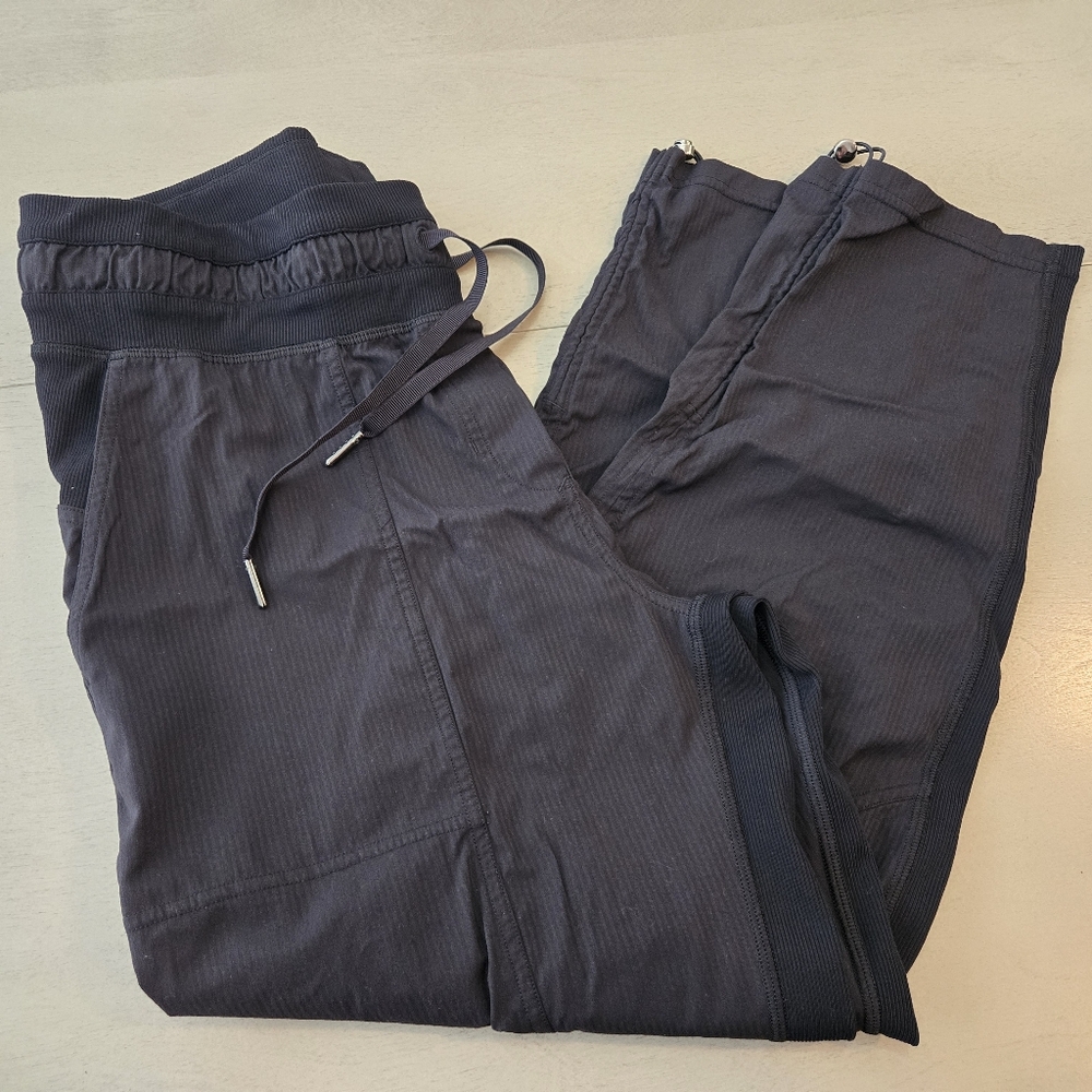​*Lululemon Studio Crop III Unlined 23" - Obsidian / Dark Grey - Size 8